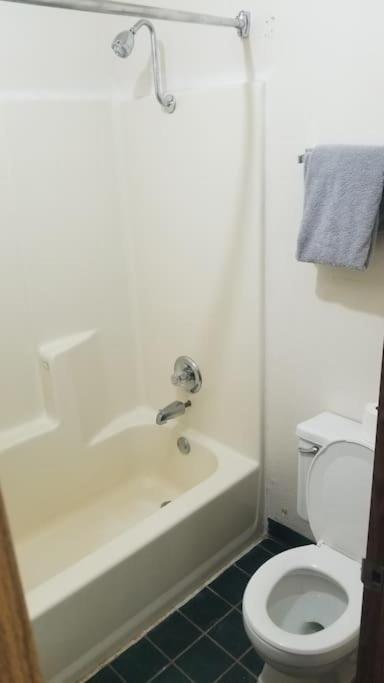 Hotel 2 Queens Hotel Room 228 Wi-Fi Booking Stillwater Ngoại thất bức ảnh